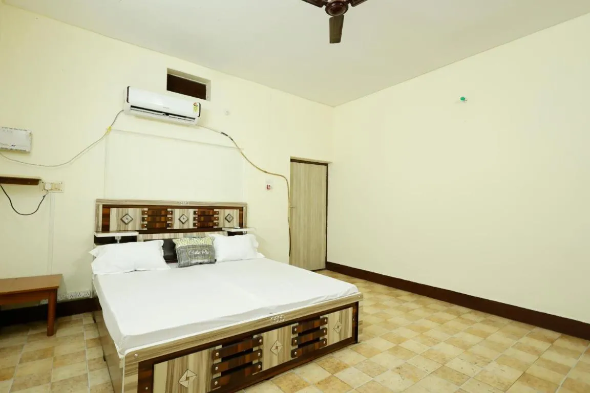 Image of 2 Room and Kitchen Furnished Set-up Near Benaras Railway Station