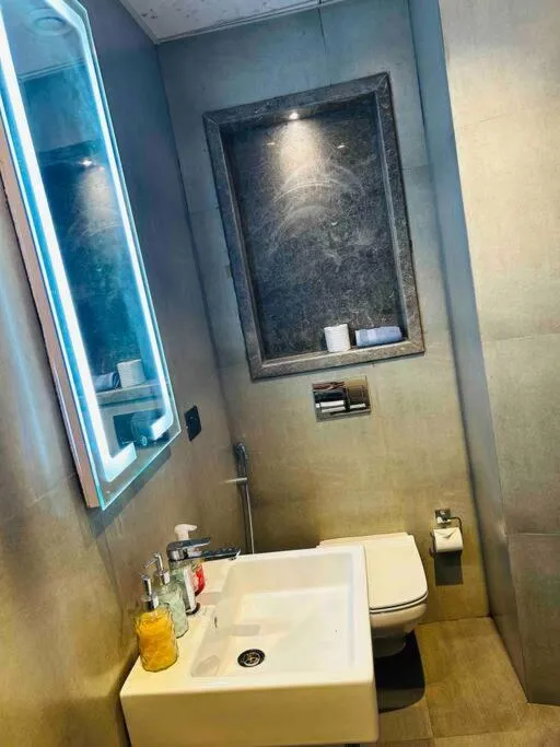 Image 4 of AmigosStay – High Rise Studio with river view.