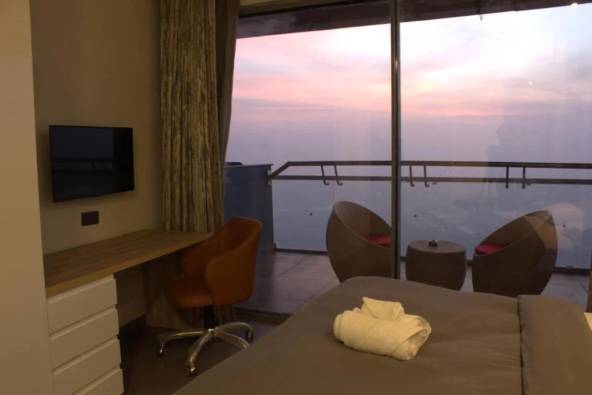 Image 1 of AmigosStay – High Rise Studio with river view.