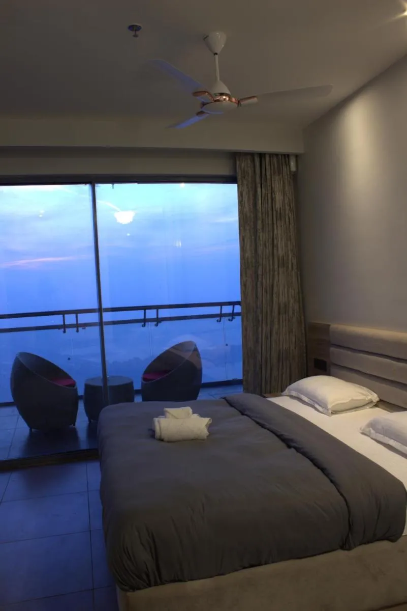 Image 3 of AmigosStay – High Rise Studio with river view.