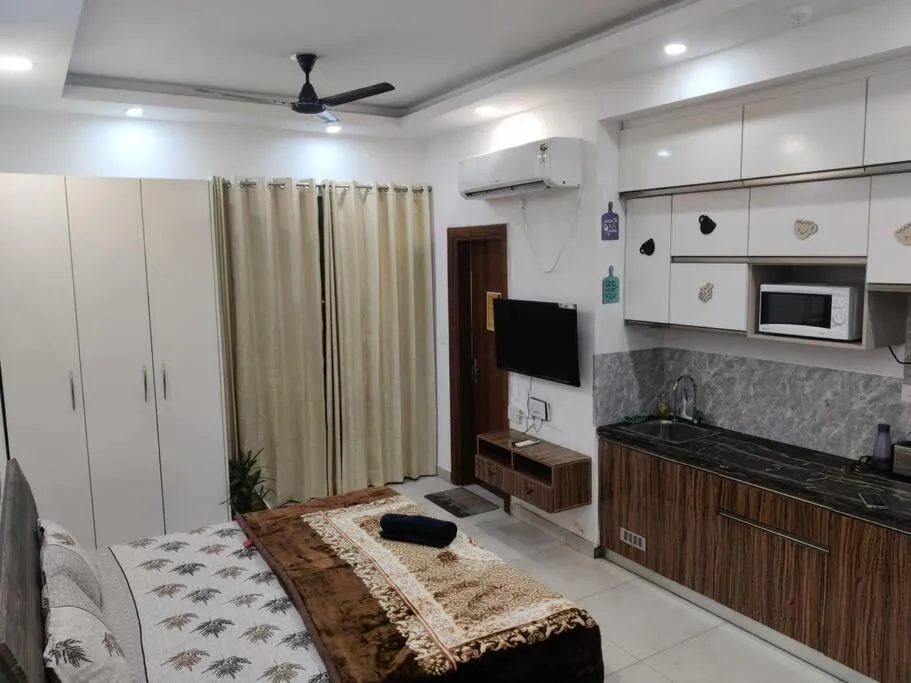 Image 1 of Chic Apartment#Couple Goal#High Rise#Balcony#condo