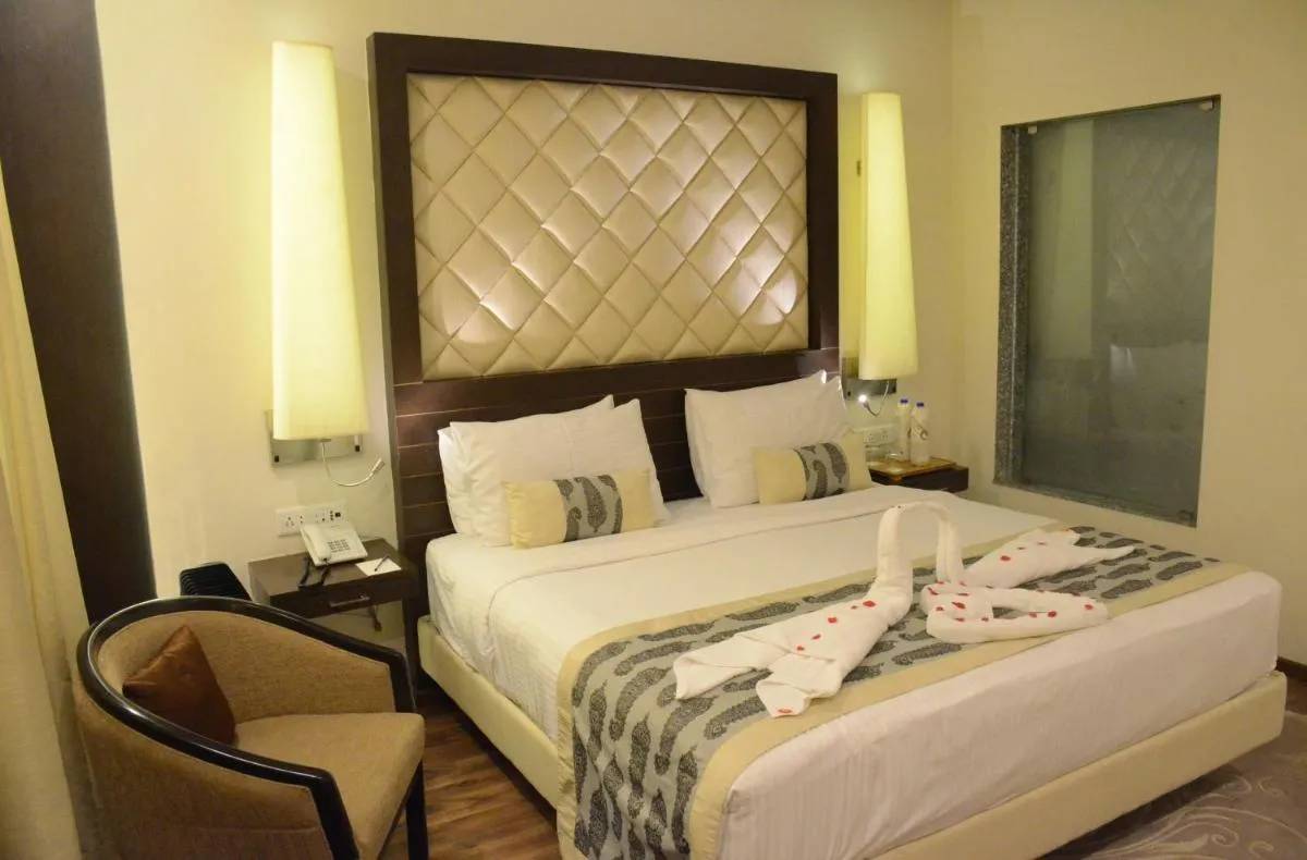 Image 5 of Clarks Avadh