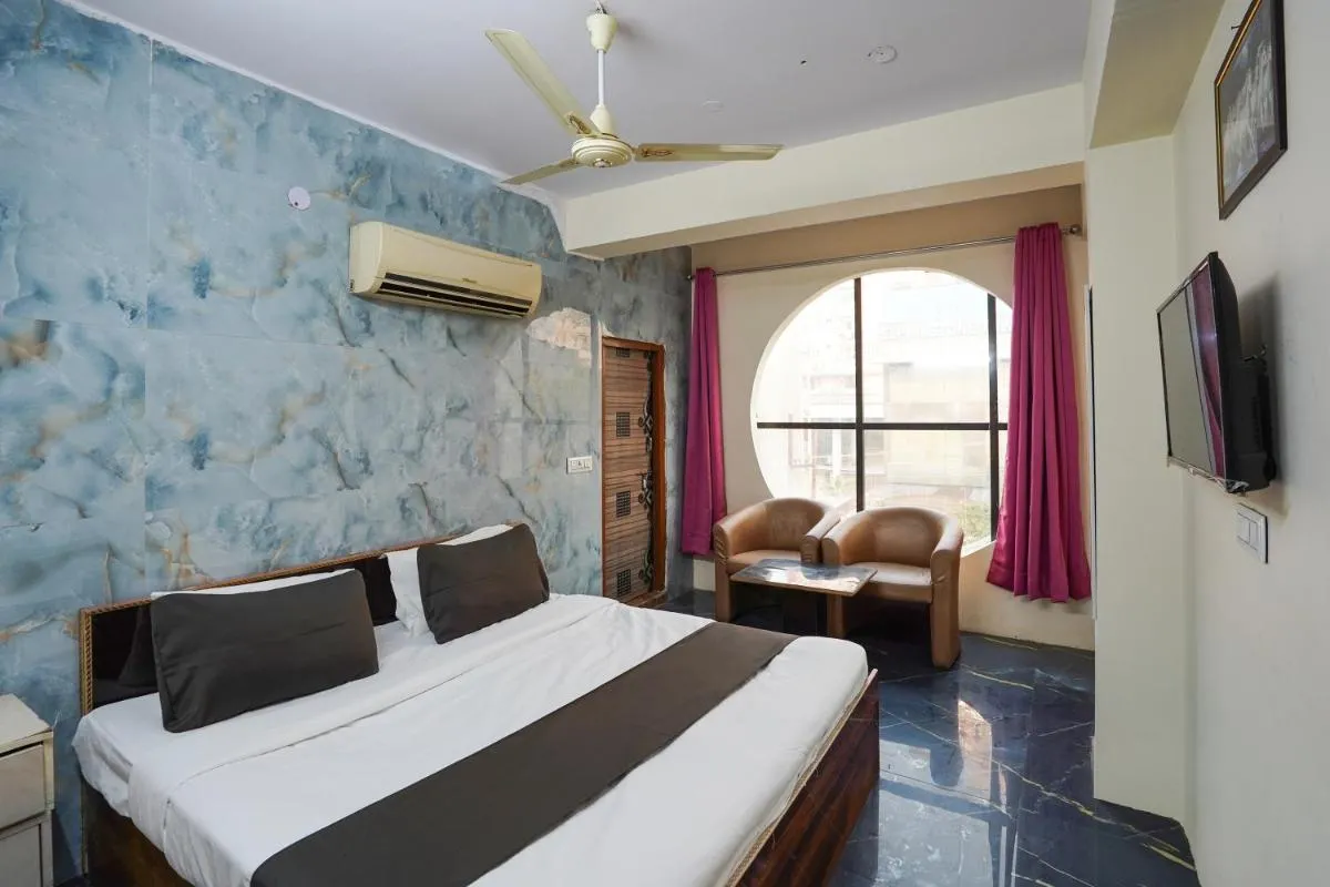 Image 2 of Collection O Hotel SPS