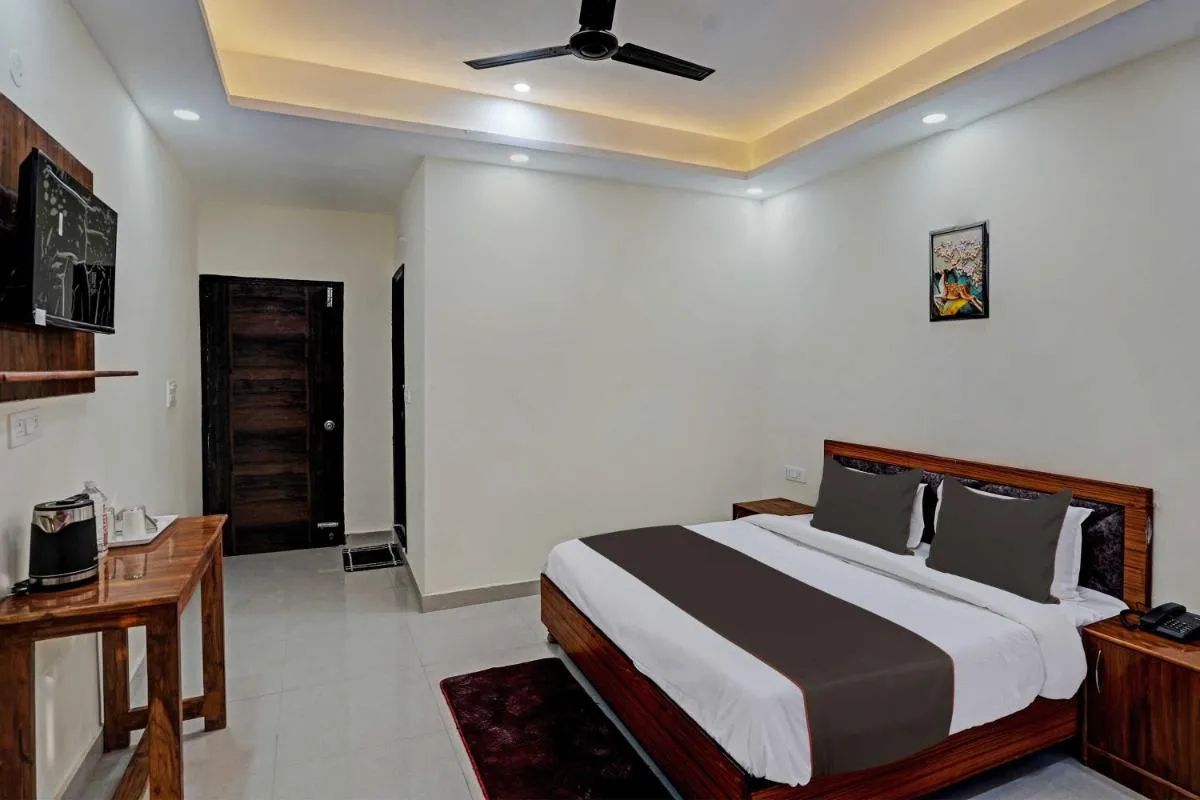 Image 3 of Collection O Premium Inn Luxury Stay Noida