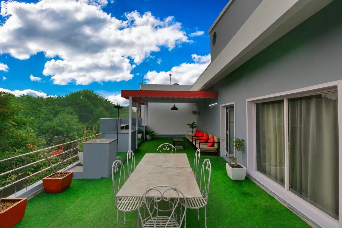 Image 2 of Divine Inn Couple Friendly Hotel near Sector 51 Metro Station