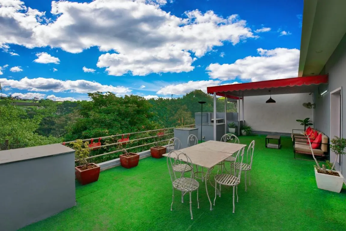 Image of Divine Inn Couple Friendly Hotel near Sector 51 Metro Station
