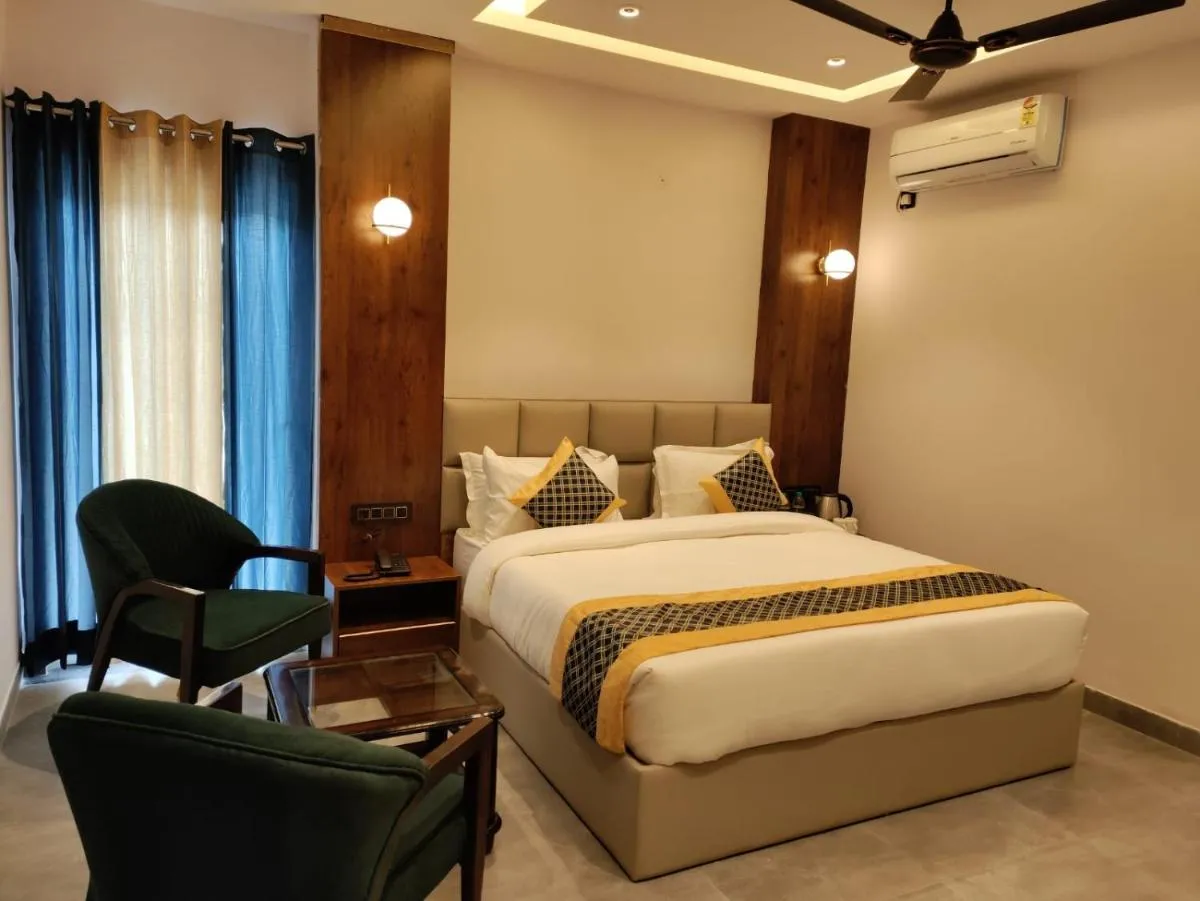 Image 1 of Emerald Suites