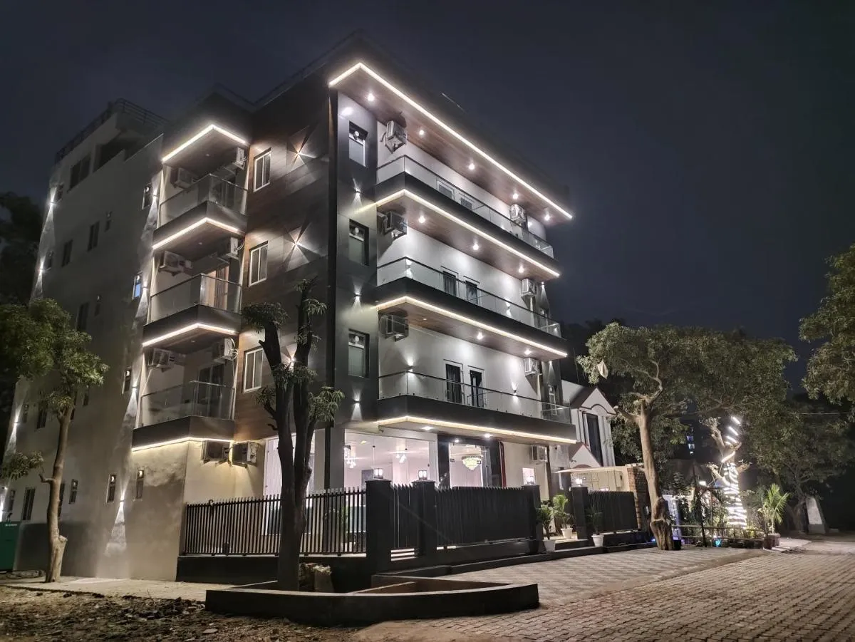 Image 4 of Emerald Suites