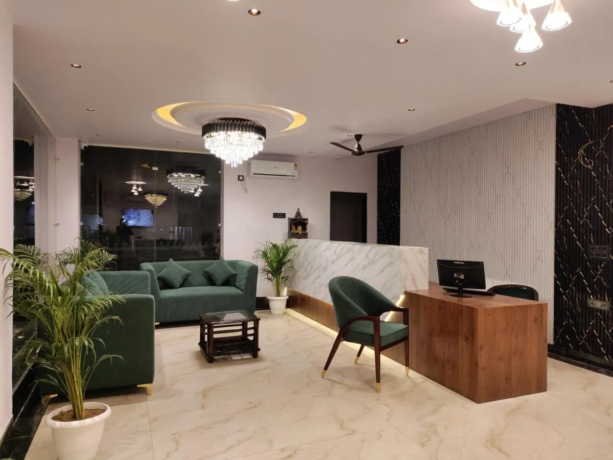 Image 2 of Emerald Suites