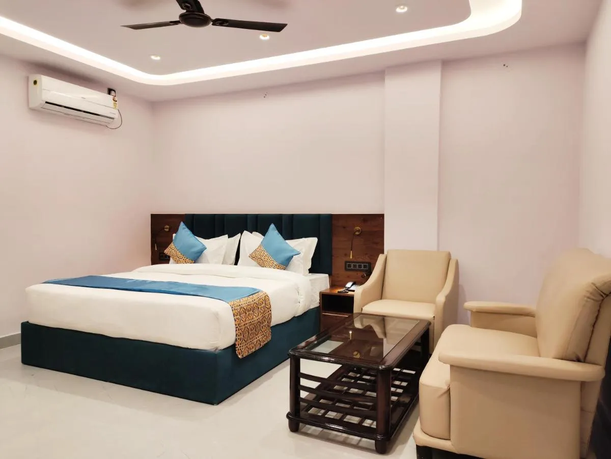 Image 5 of Emerald Suites