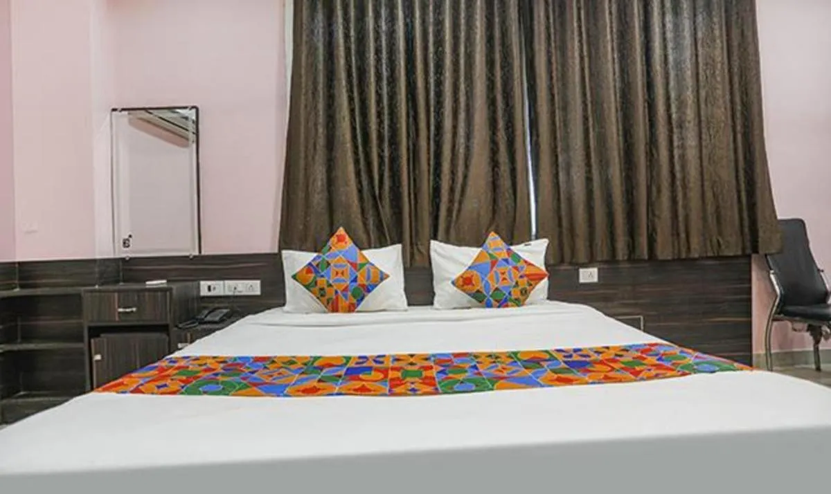 Image 4 of FabExpress Banarasi Kothi
