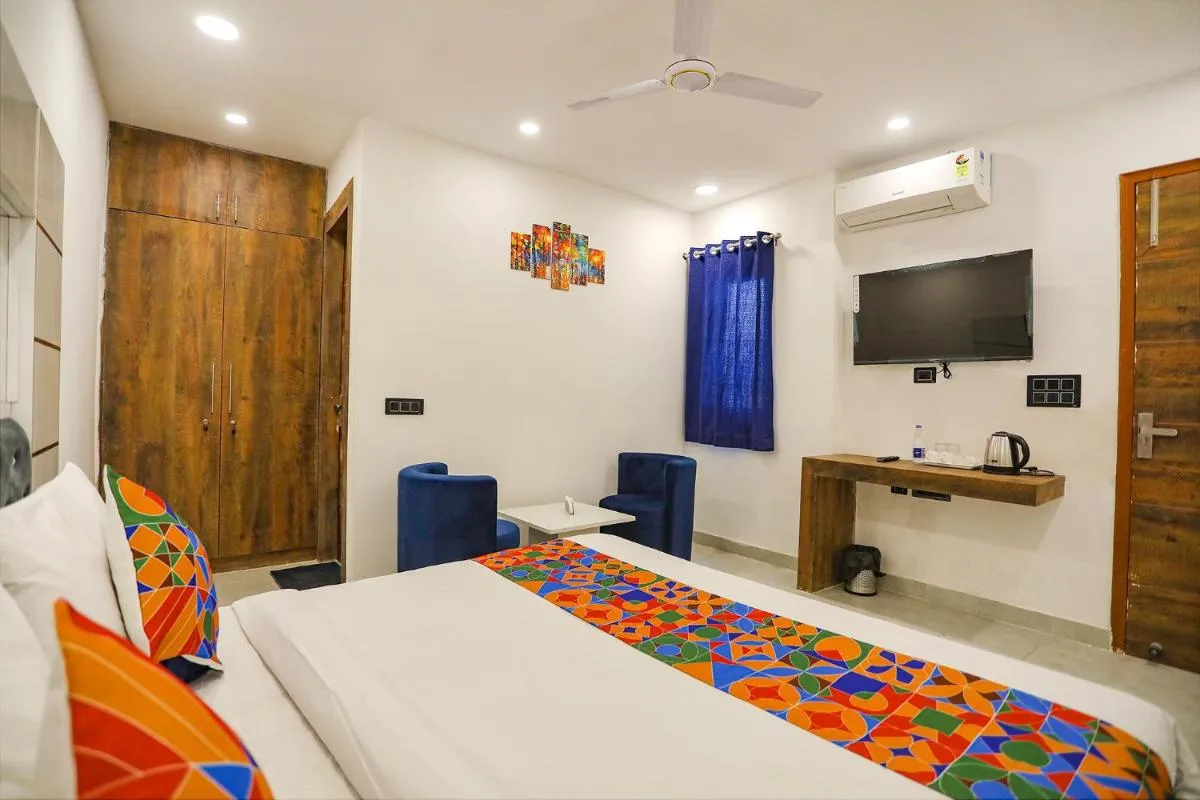 Image 2 of FabExpress F9 Noida Sector 27