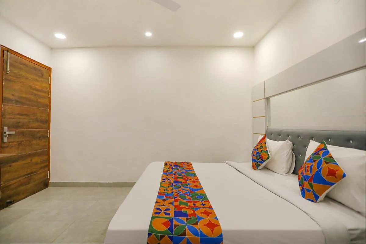Image 1 of FabExpress F9 Noida Sector 27