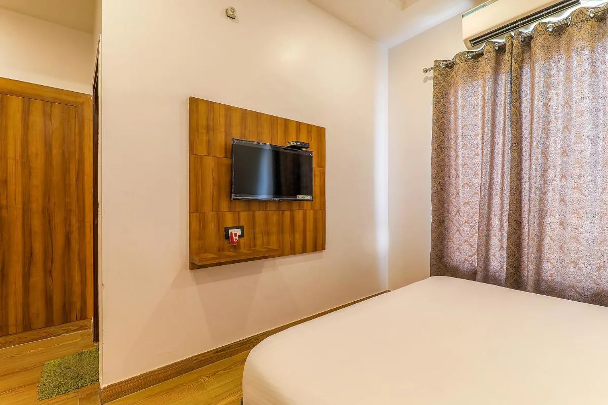 Image 3 of FabExpress Global Inn New