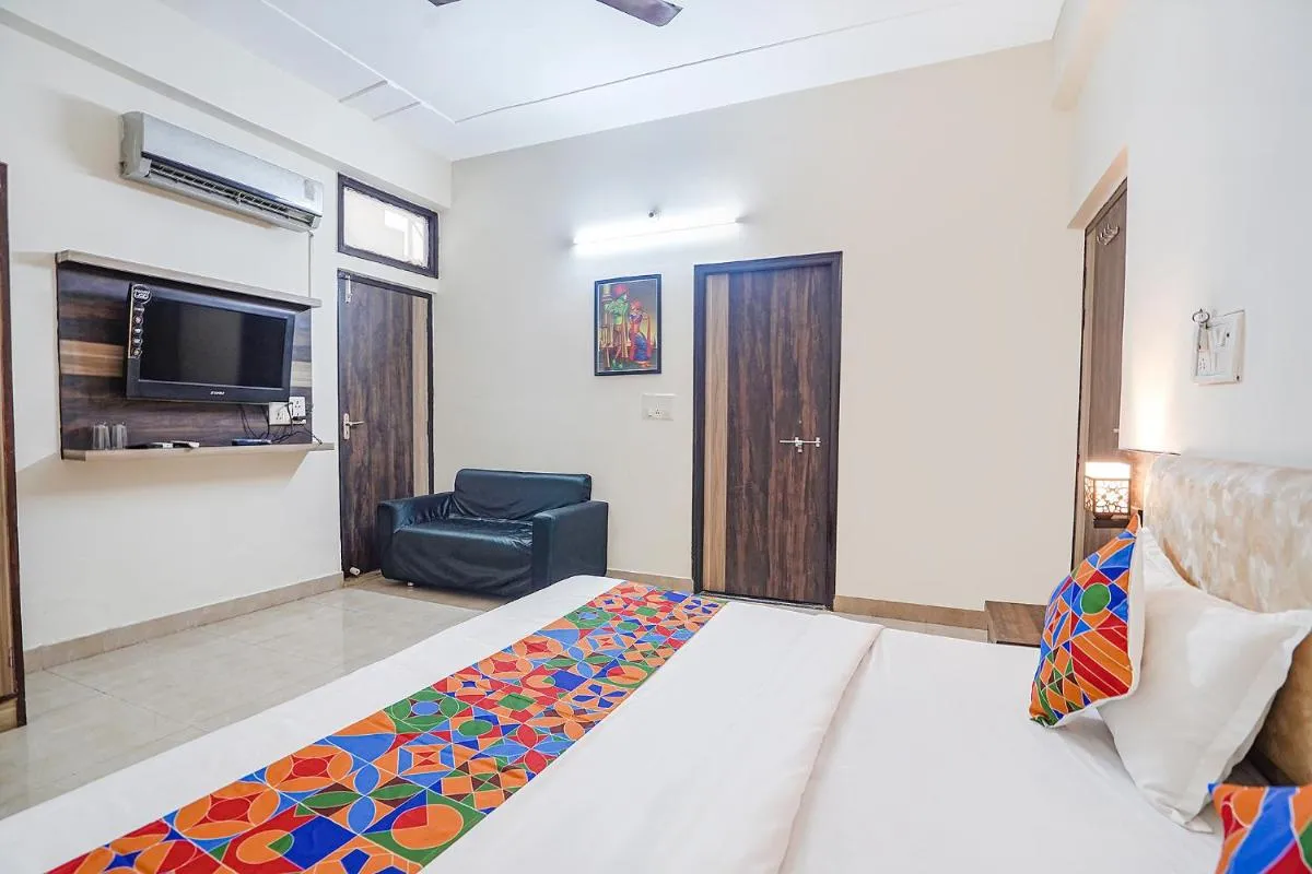 Image 4 of FabExpress PS Villa
