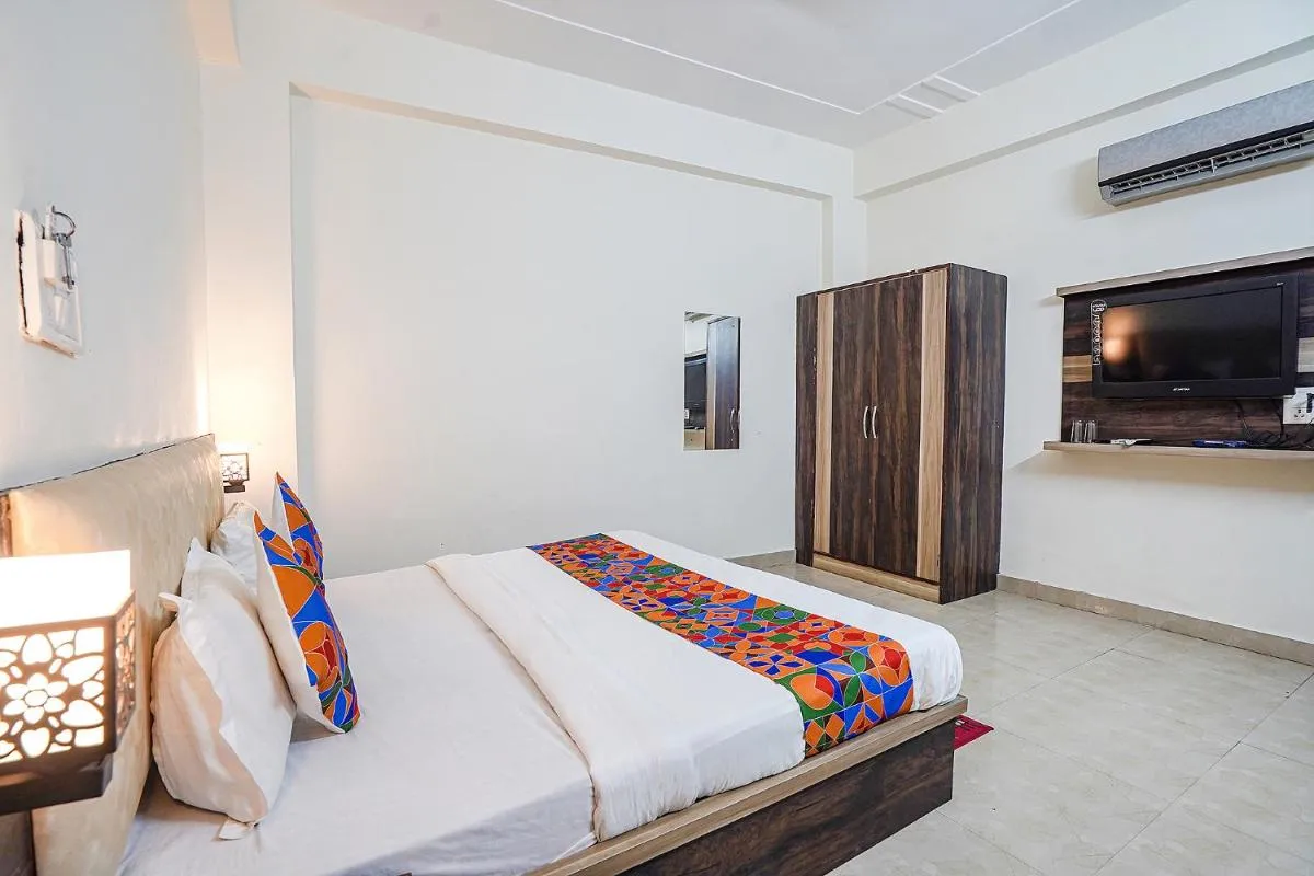 Image 3 of FabExpress PS Villa