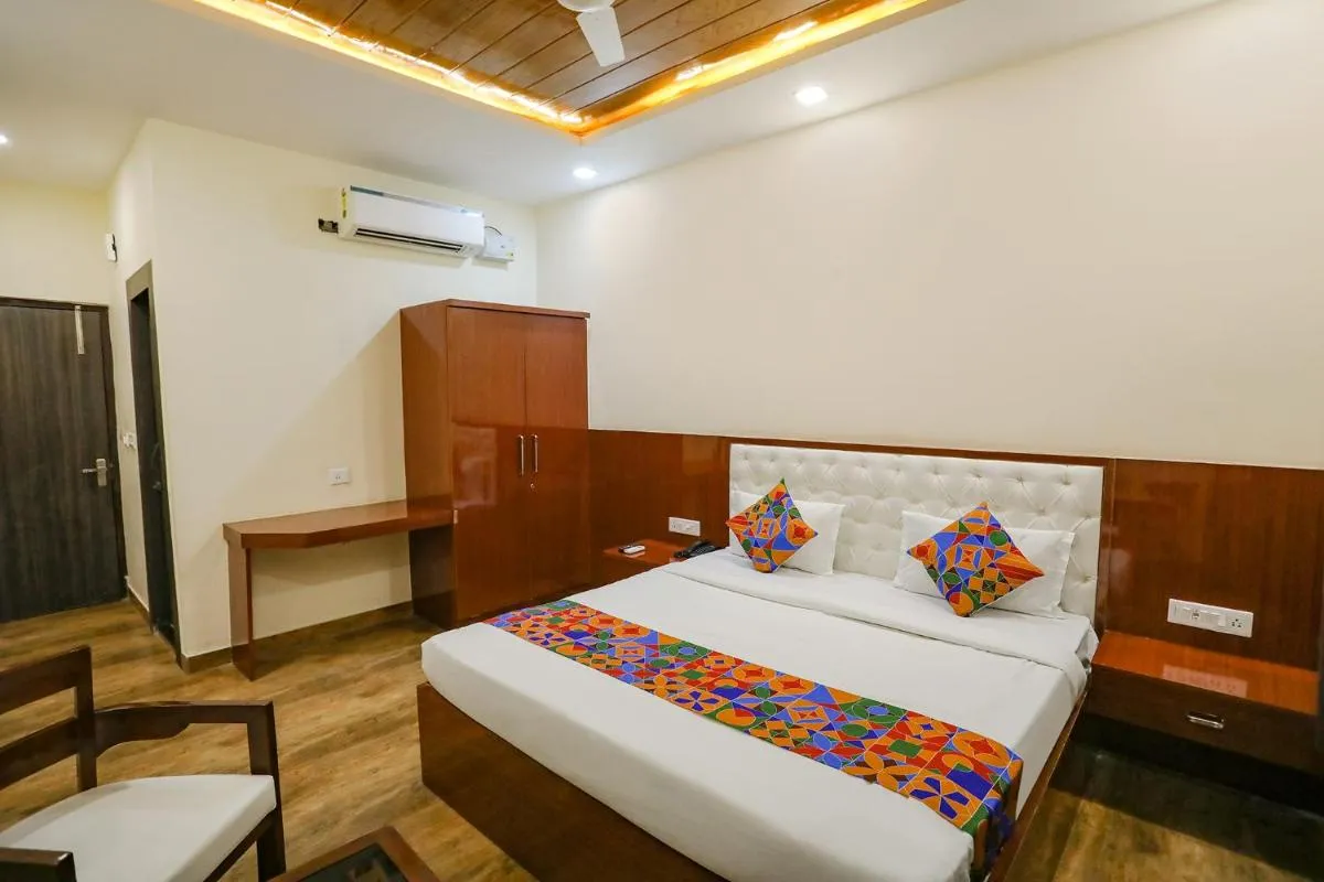 Image 3 of FabExpress Trijal Inn