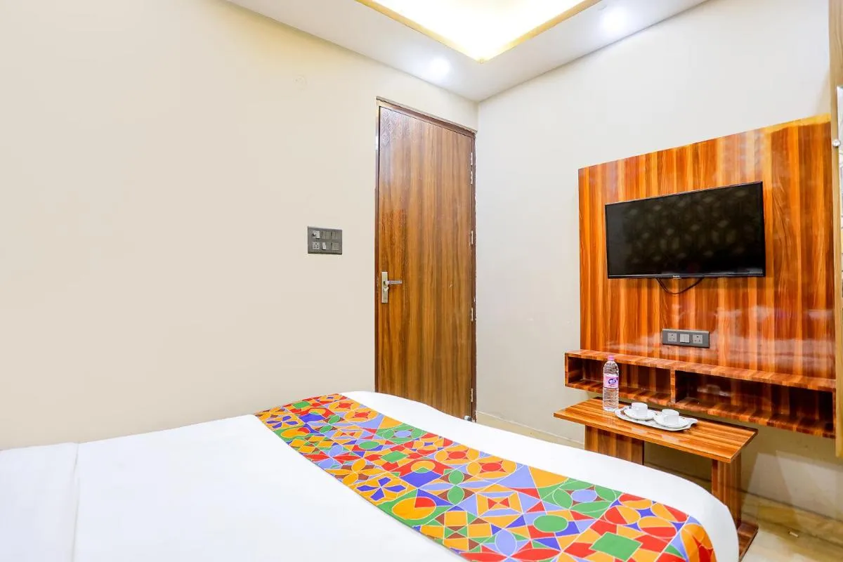 Image 3 of FabHotel The Palacio