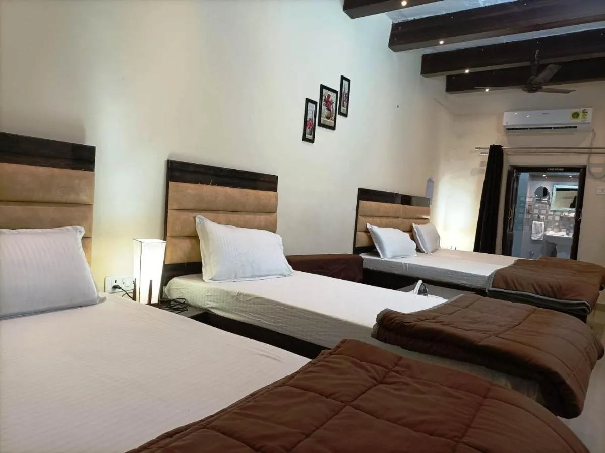 Image 1 of Foreigners Inn