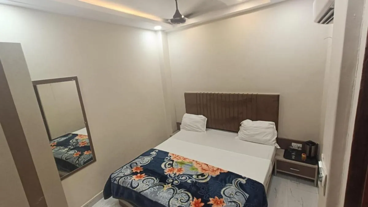 Image 1 of Goroomgo BNK Grand Varanasi – Ganga River 100m