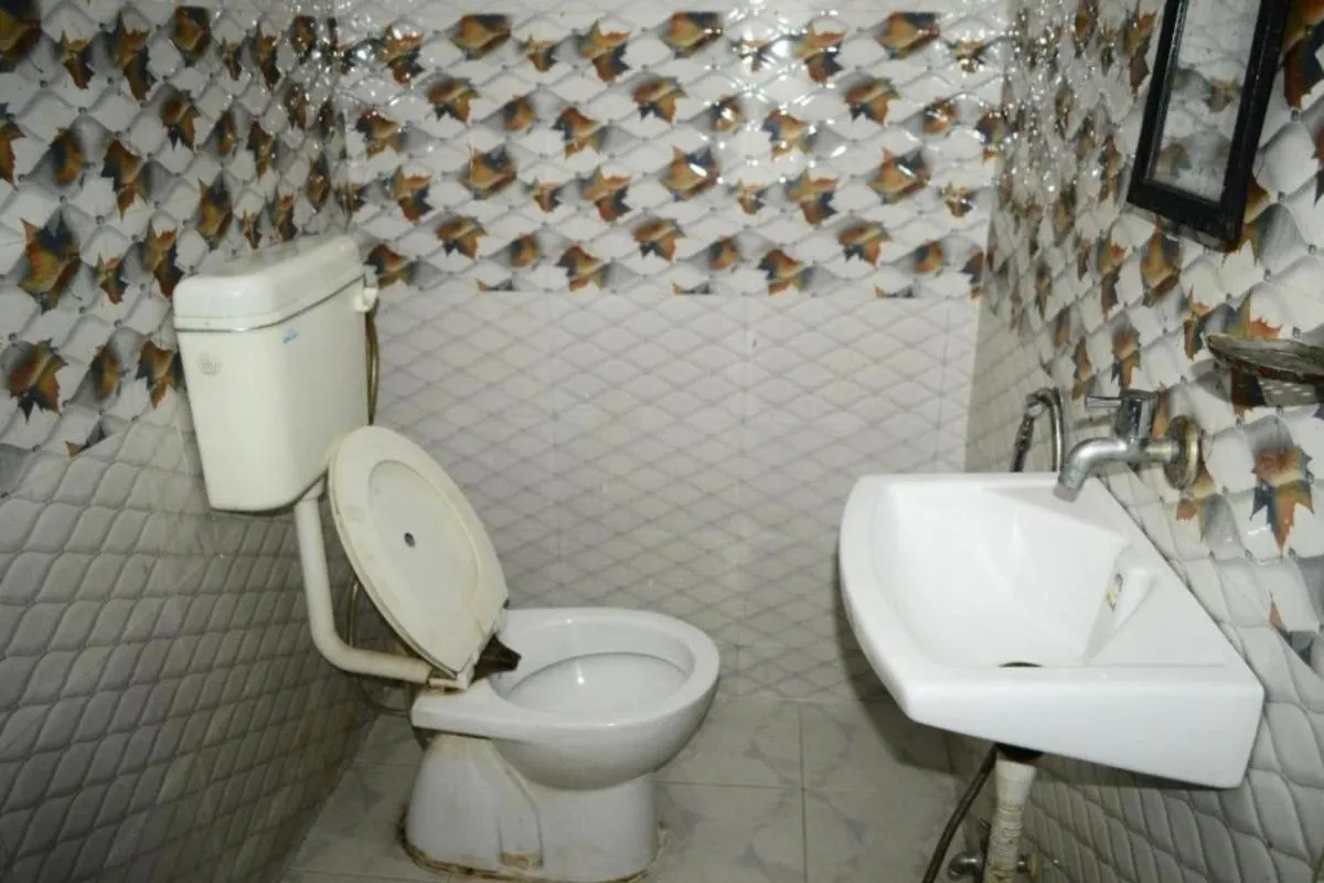 Image 2 of Goroomgo HR Guest House Varanasi Near Kashi Vishwanath Temple & Ghat – Best Hotel In Varanasi