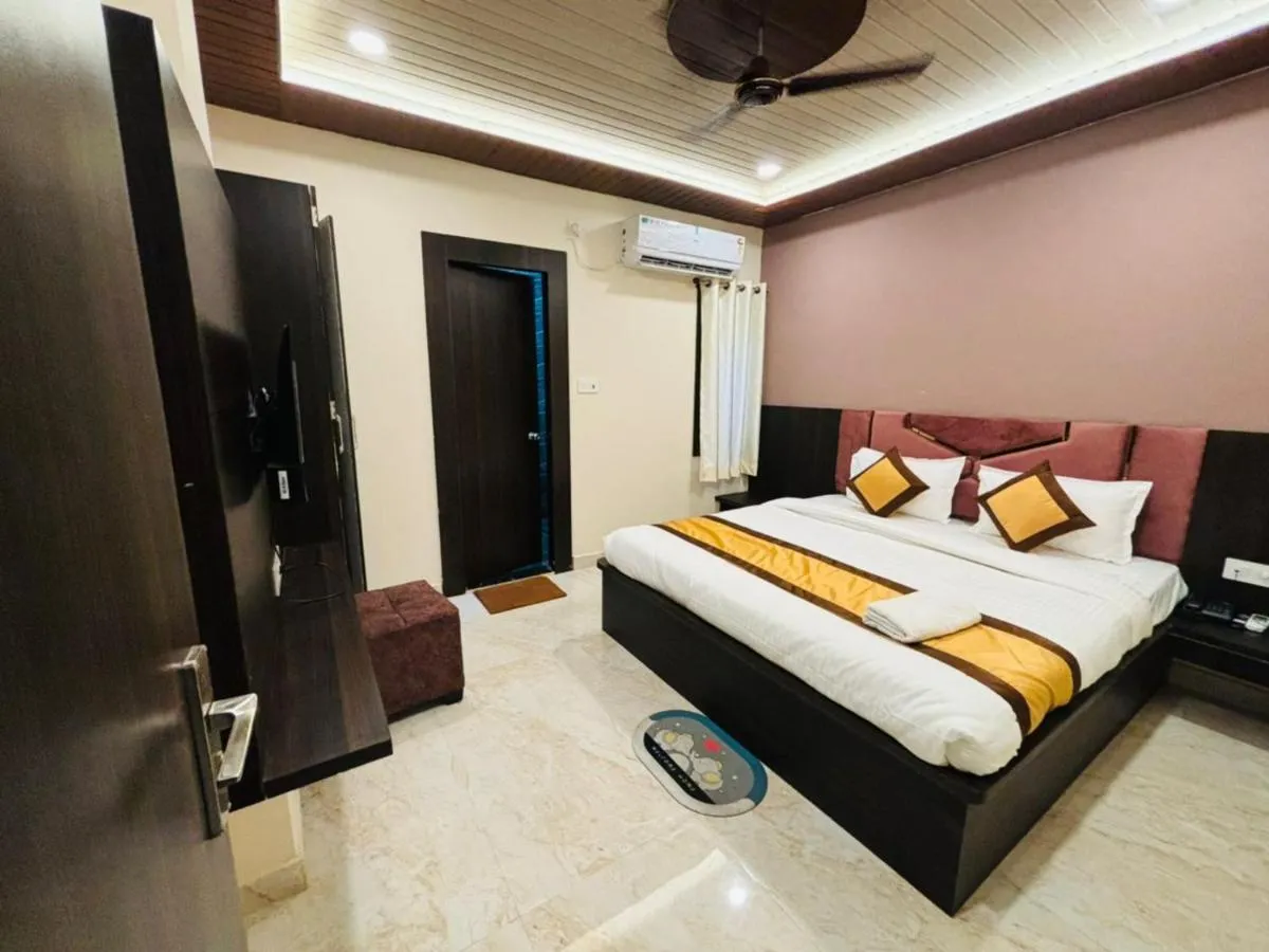 Image 1 of Goroomgo Hotel Imperial Varanasi – Family Friendly with Luxury Room – Near Kashi Vishwanath Temple and Ganga Ghat – Excellent Customer Service Awarded