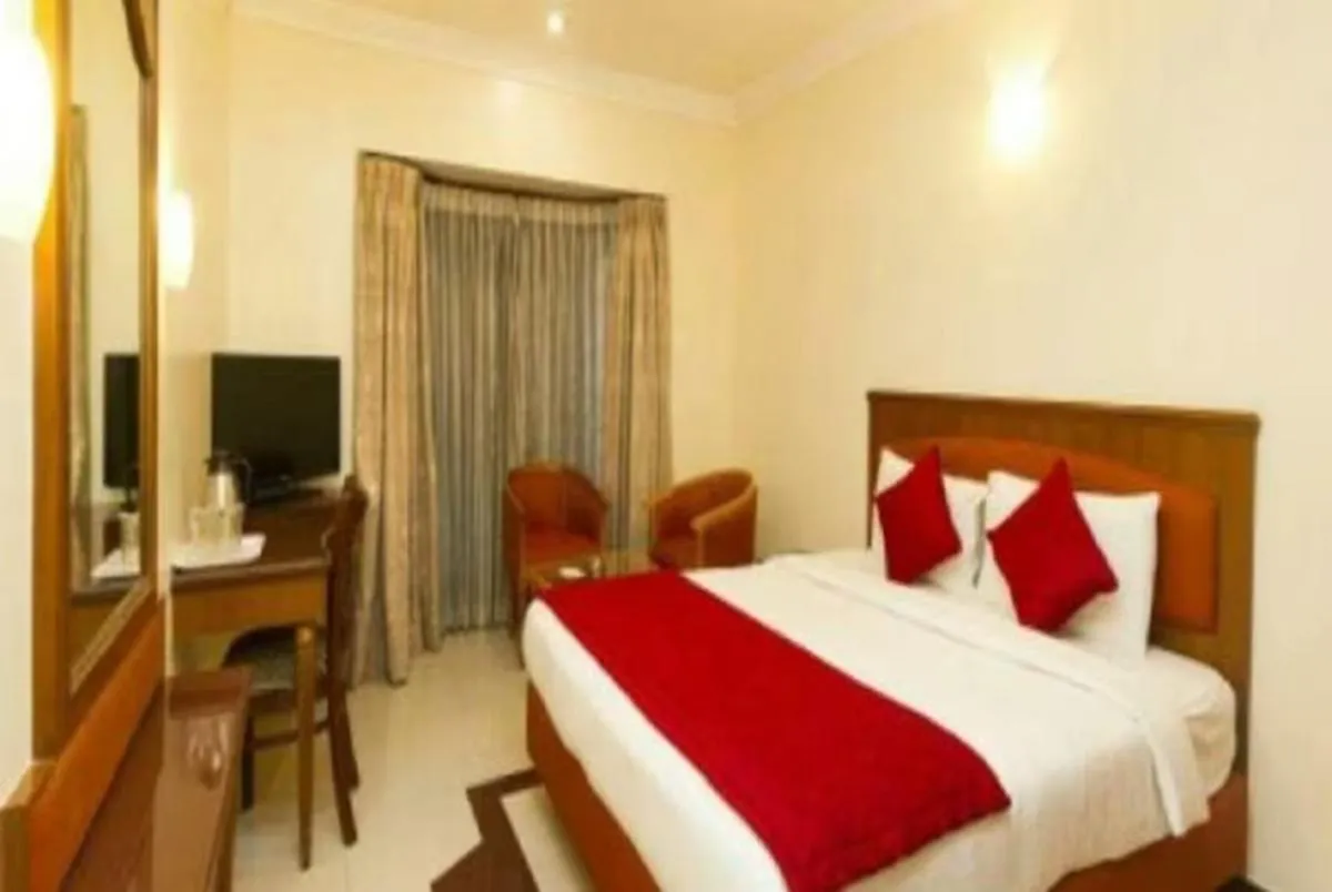 Image 1 of Goroomgo Hotel New Ashiyana Palace Varanasi Near Railway Station 400m