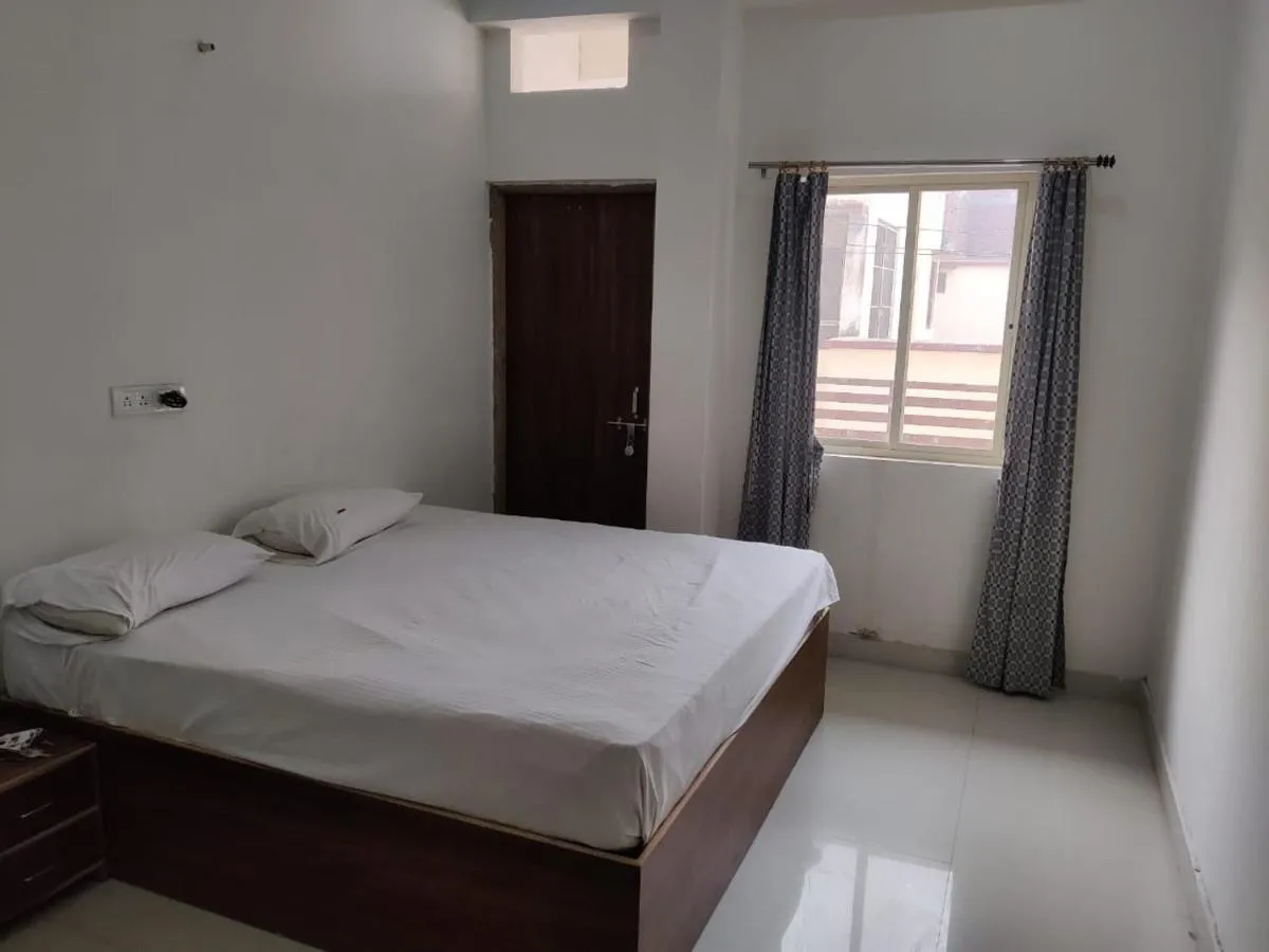 Image 2 of Goroomgo Hotel Shivay Varanasi Near Vishwanath Temple