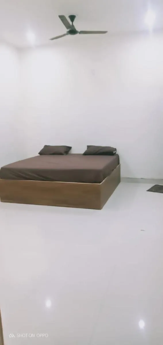 Image 3 of Goroomgo Hotel Shivay Varanasi Near Vishwanath Temple