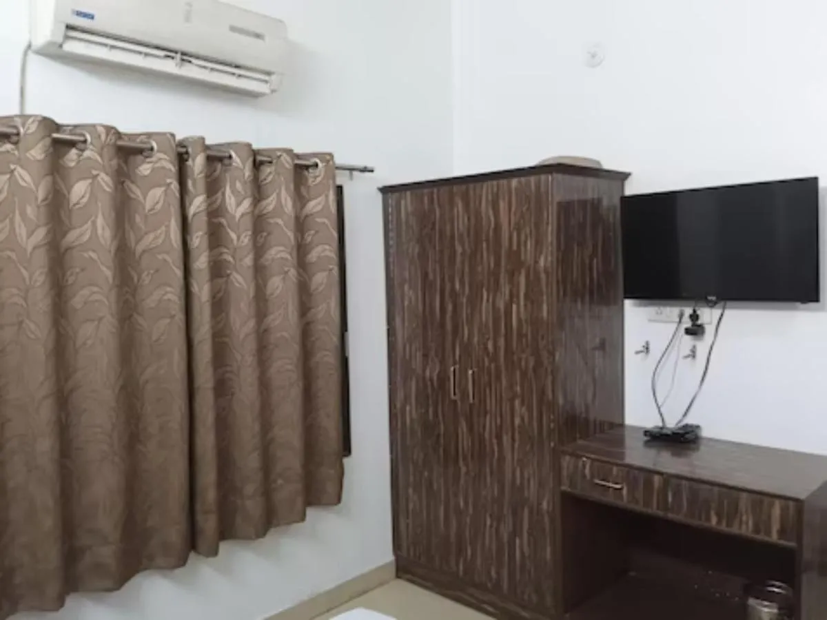 Image 4 of Goroomgo Kanha Inn Lucknow