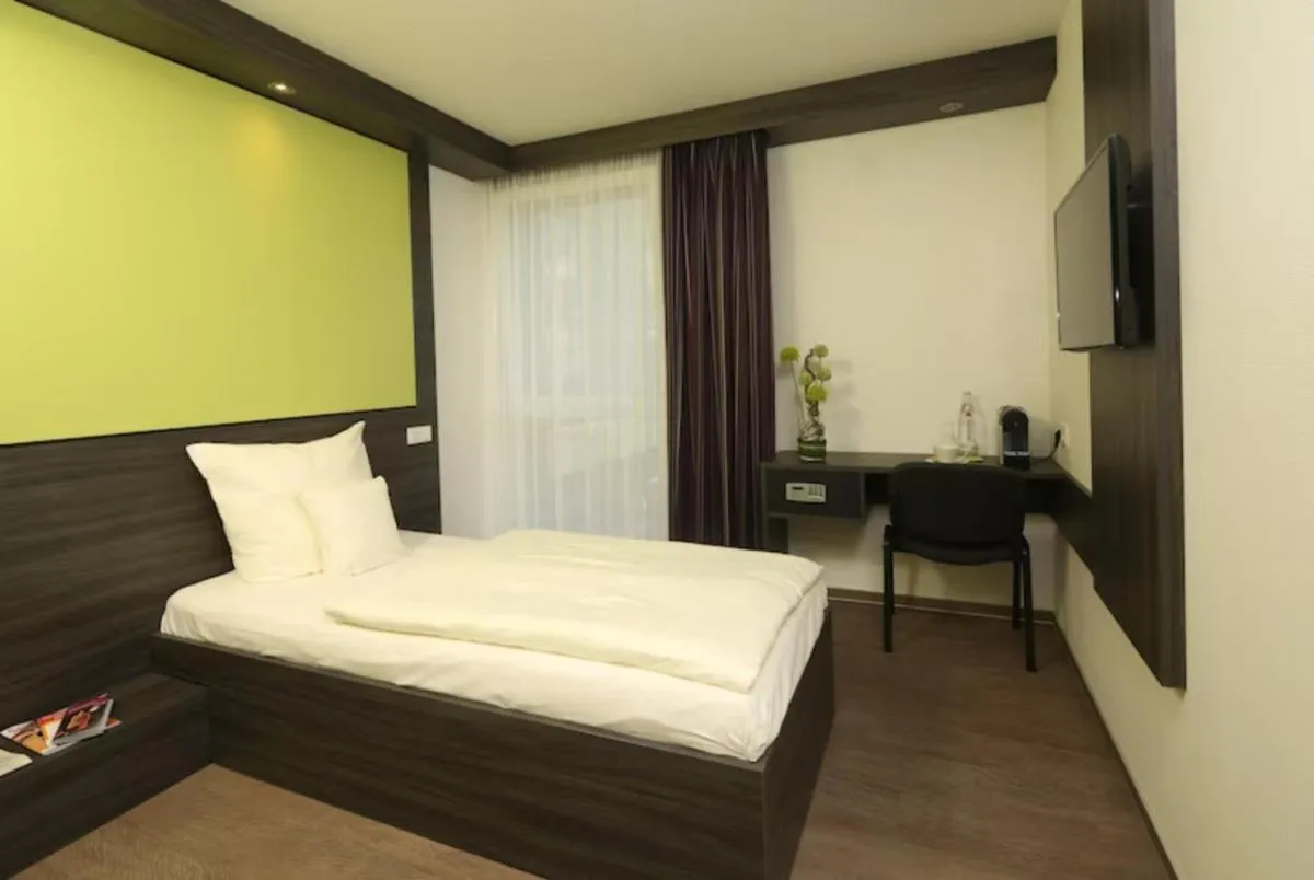 Image 6 of Goroomgo Kanha Inn Lucknow