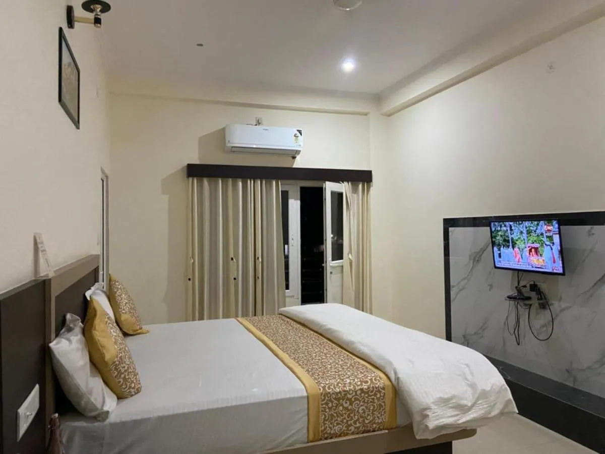 Image 1 of Goroomgo Nath Palace Varanasi – Full Air Conditioned – Excellent Location