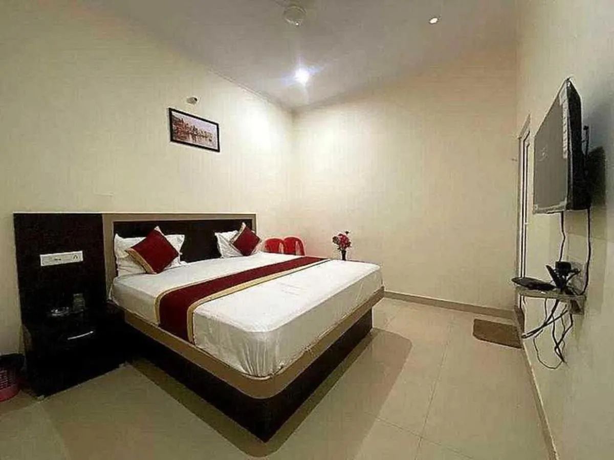Image 4 of Goroomgo Nath Palace Varanasi – Full Air Conditioned – Excellent Location