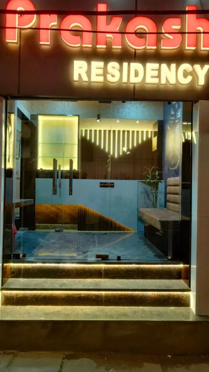 Image 3 of Goroomgo Prakash Residency Varanasi Near Kashi Vishwanath Temple and Ganga Ghat- Prime Location with Lift and Fully Air-Conditioned – Best Hotel In Varanasi