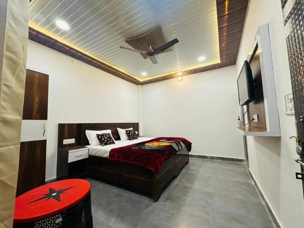 Image 4 of Goroomgo Ram Krishna Palace Ayodhya – Luxury Room – Top Rated and Most Awarded Hotel in Ayodhya – Best Seller