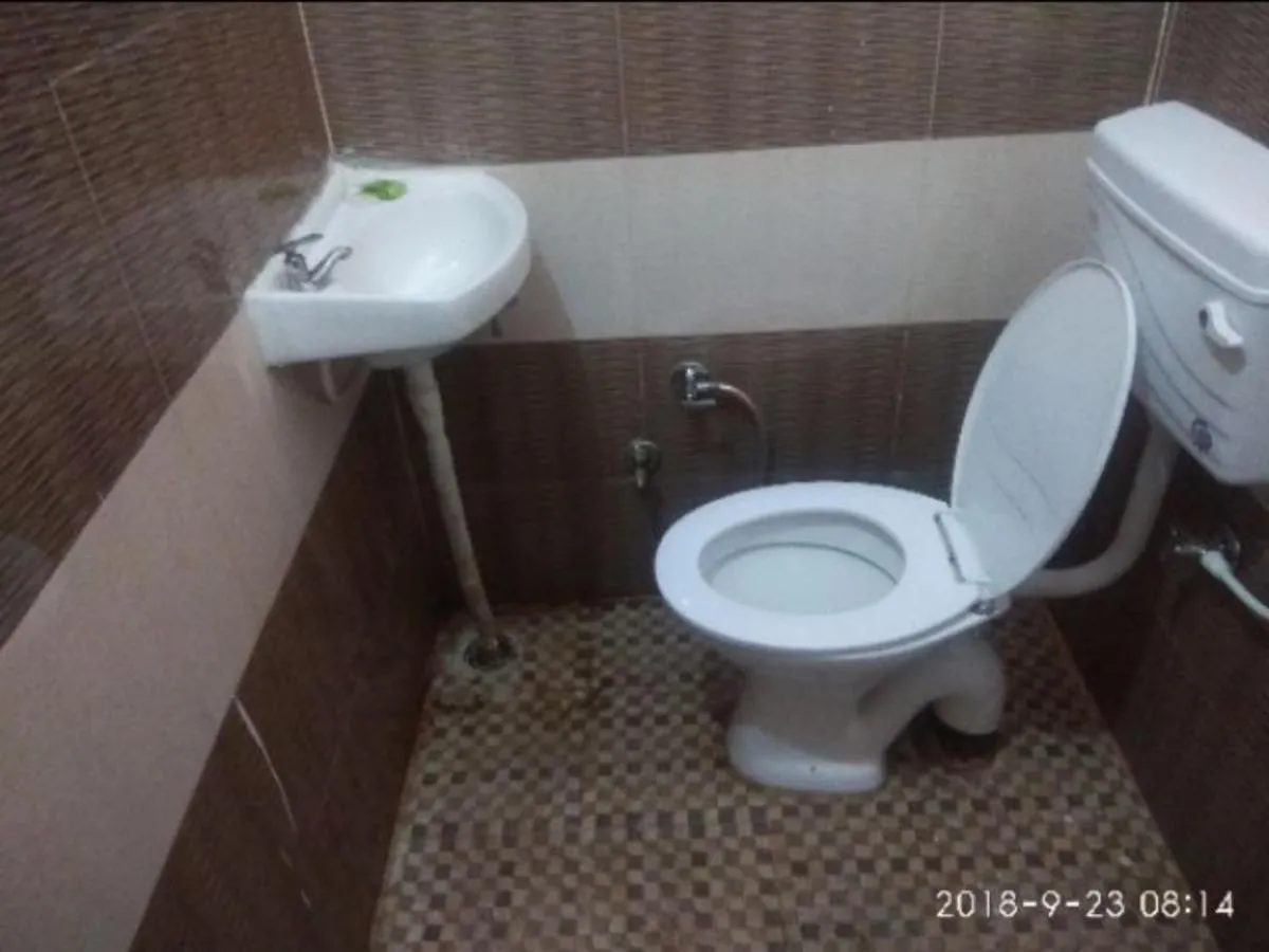Image 2 of Goroomgo Sangam Palace Guest house Mathura – Prime Location