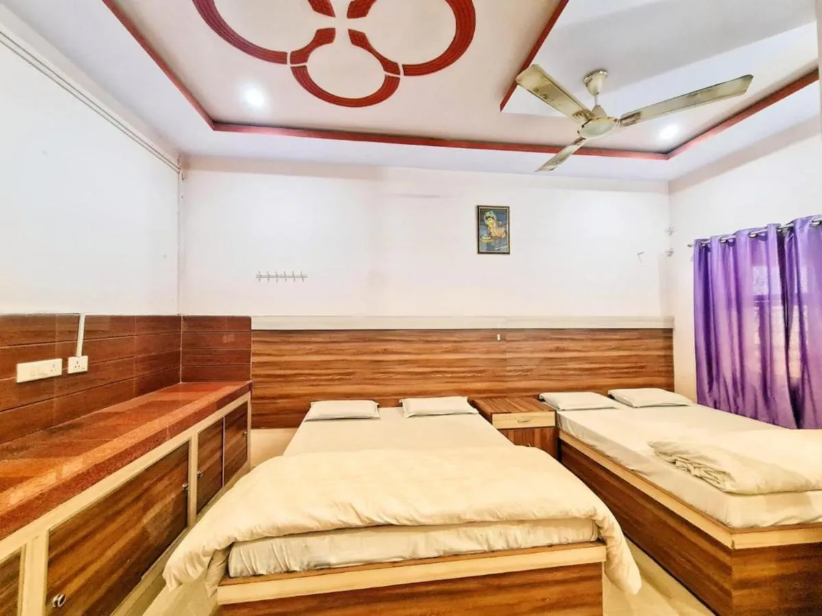Image 1 of Goroomgo Sangam Palace Guest house Mathura – Prime Location