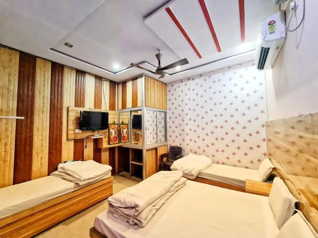 Image of Goroomgo Sangam Palace Guest house Mathura – Prime Location