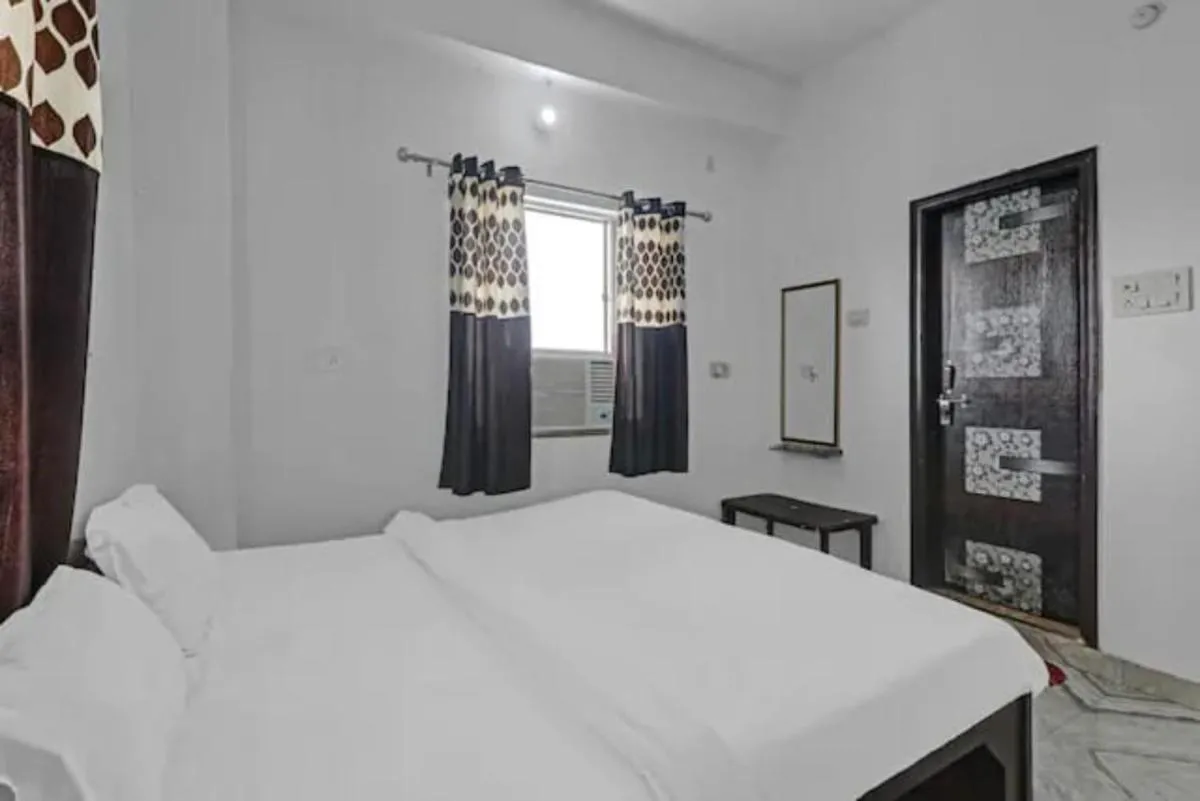 Image 1 of Goroomgo Shiv Ganga Guest House varanasi – Excellent Customer Choice -Best Seller