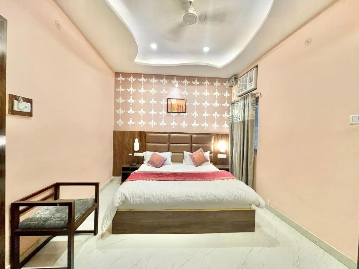 Image 1 of HOTEL NEEL GAGAN ! VARANASI होटल नील गगन – హోటల్ నీల్ గగన్ fully-Air-Conditioned hotel at prime location, near Kashi Vishwanath Temple, and Ganga ghat