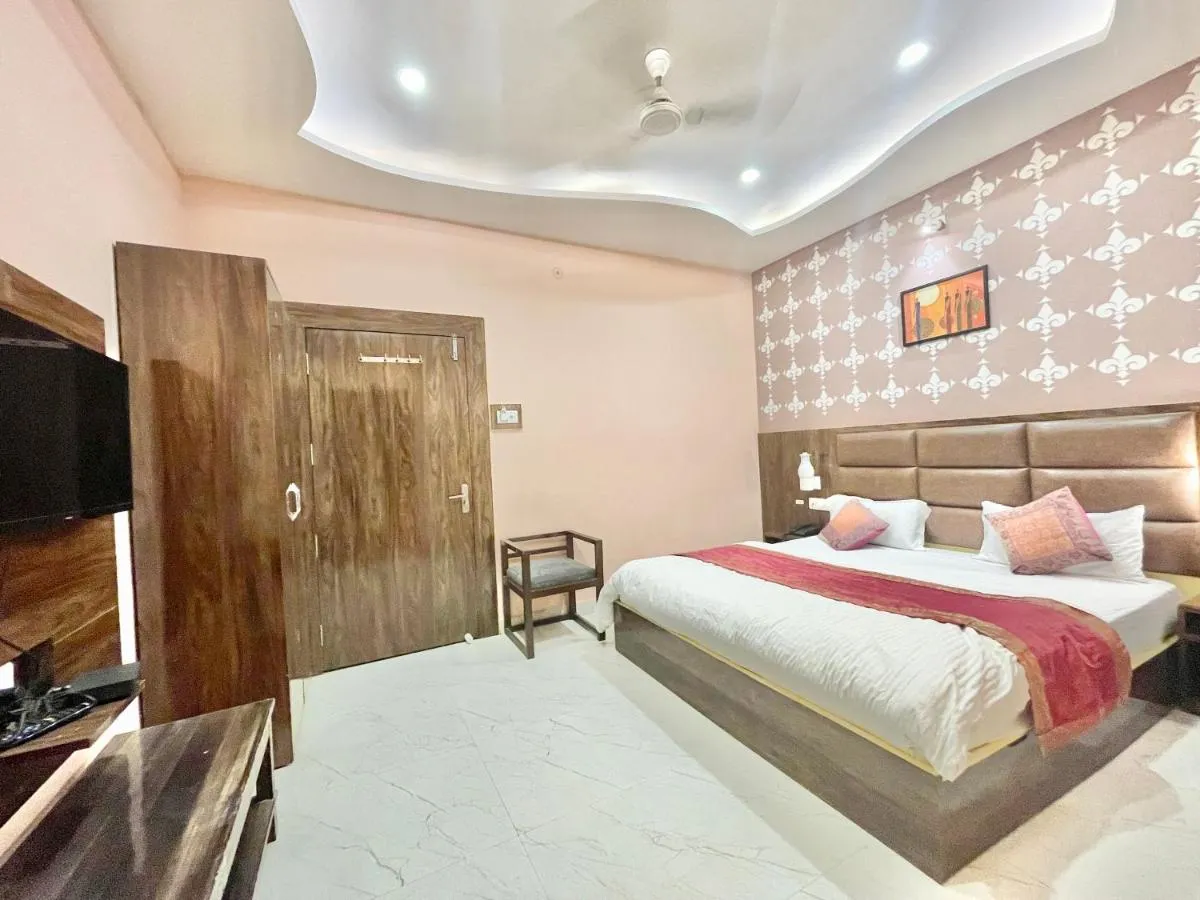 Image 6 of HOTEL NEEL GAGAN ! VARANASI होटल नील गगन – హోటల్ నీల్ గగన్ fully-Air-Conditioned hotel at prime location, near Kashi Vishwanath Temple, and Ganga ghat