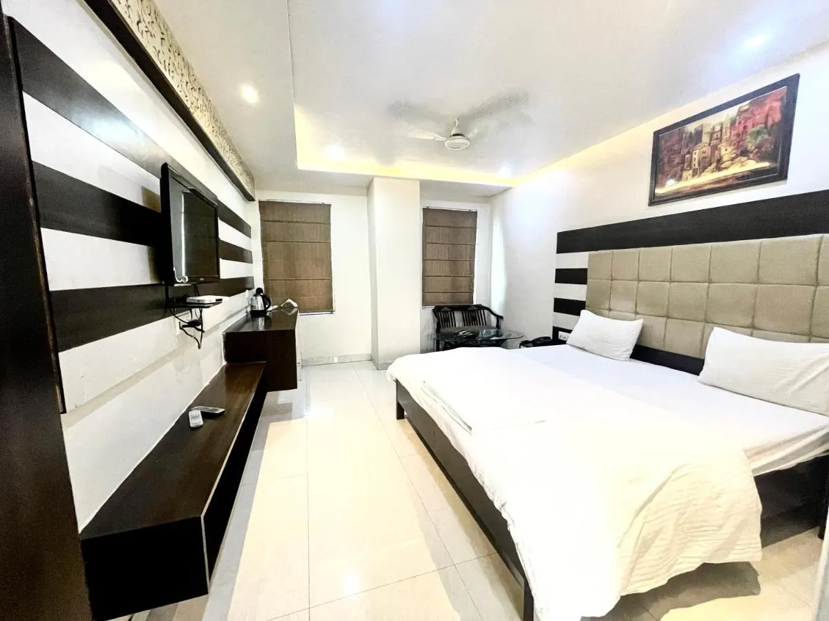 Image 6 of HOTEL P PALACE ! VARANASI fully-Air-Conditioned-hotel lift-and-Parking-availability, near Kashi Vishwanath Temple, and Ganga ghat
