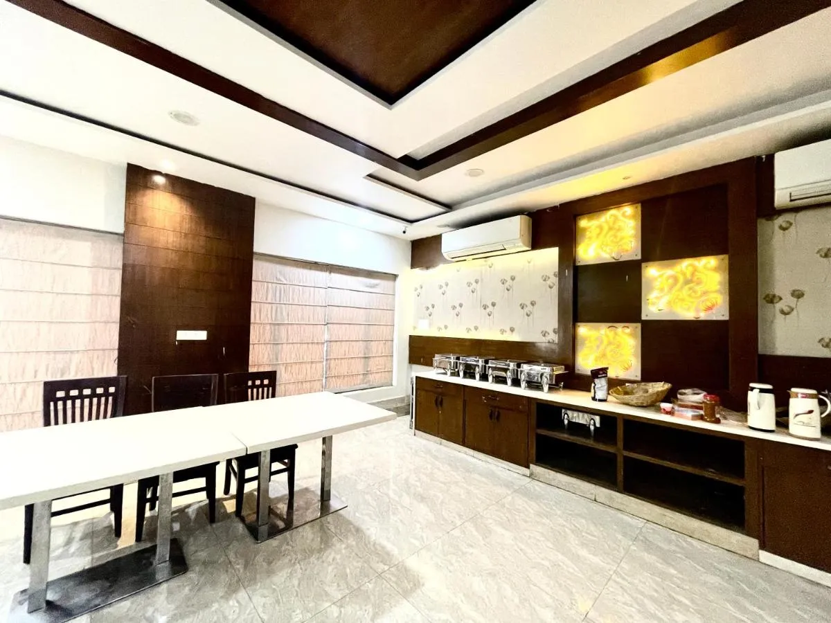 Image 2 of HOTEL P PALACE ! VARANASI fully-Air-Conditioned-hotel lift-and-Parking-availability, near Kashi Vishwanath Temple, and Ganga ghat