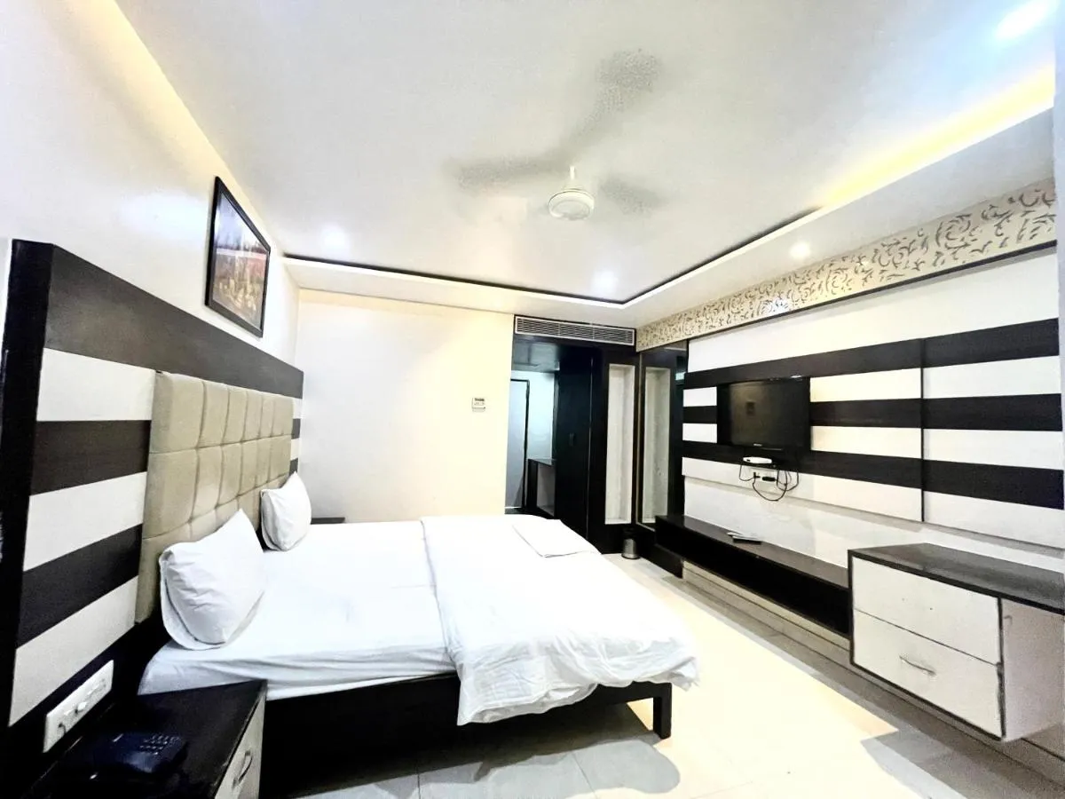 Image 1 of HOTEL P PALACE ! VARANASI fully-Air-Conditioned-hotel lift-and-Parking-availability, near Kashi Vishwanath Temple, and Ganga ghat