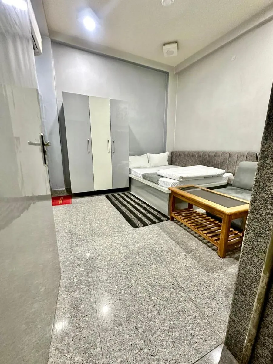 Image 5 of HOTEL PRAKASH GUEST HOUSE ! Varanasi ! fully-Air-Conditioned hotel at prime location with off site Parking availability, near Kashi Vishwanath Temple, and Ganga ghat