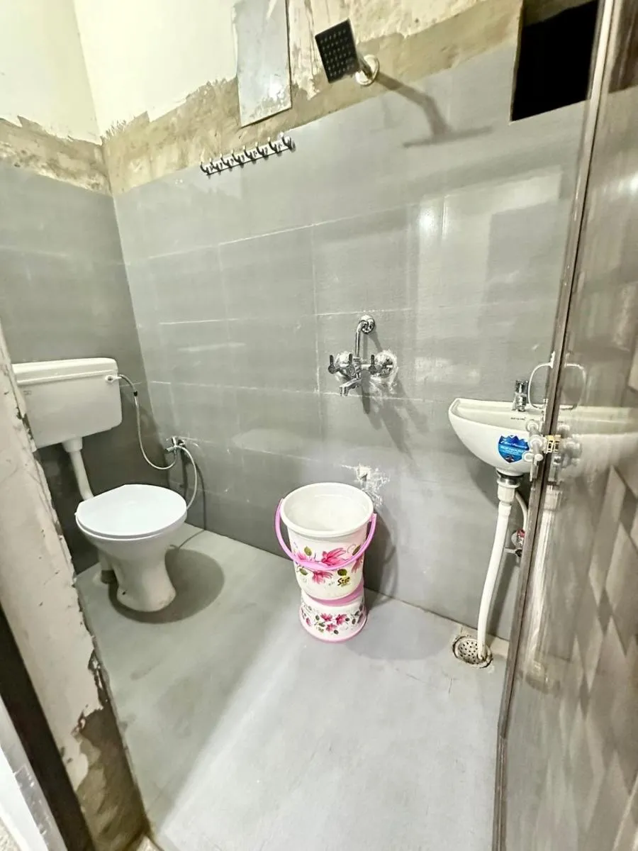 Image 6 of HOTEL PRAKASH GUEST HOUSE ! Varanasi ! fully-Air-Conditioned hotel at prime location with off site Parking availability, near Kashi Vishwanath Temple, and Ganga ghat 2