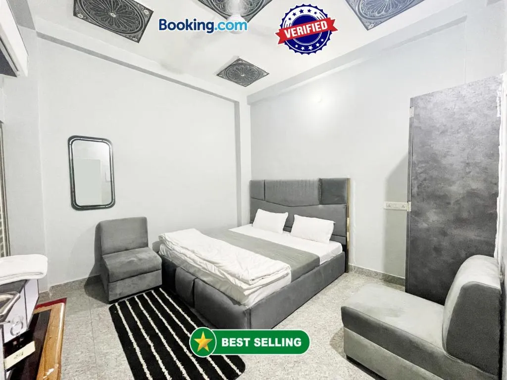 Image of HOTEL PRAKASH GUEST HOUSE ! Varanasi ! fully-Air-Conditioned hotel at prime location with off site Parking availability, near Kashi Vishwanath Temple, and Ganga ghat 2