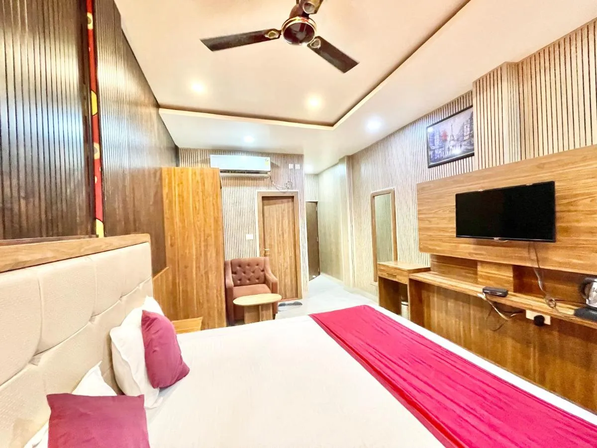 Image 6 of HOTEL SIDDHANT PALACE ! VARANASI fully-Air-Conditioned hotel at prime location, Lift-&-wifi-available, near-Kashi-Vishwanath-Temple, and-Ganga-ghat