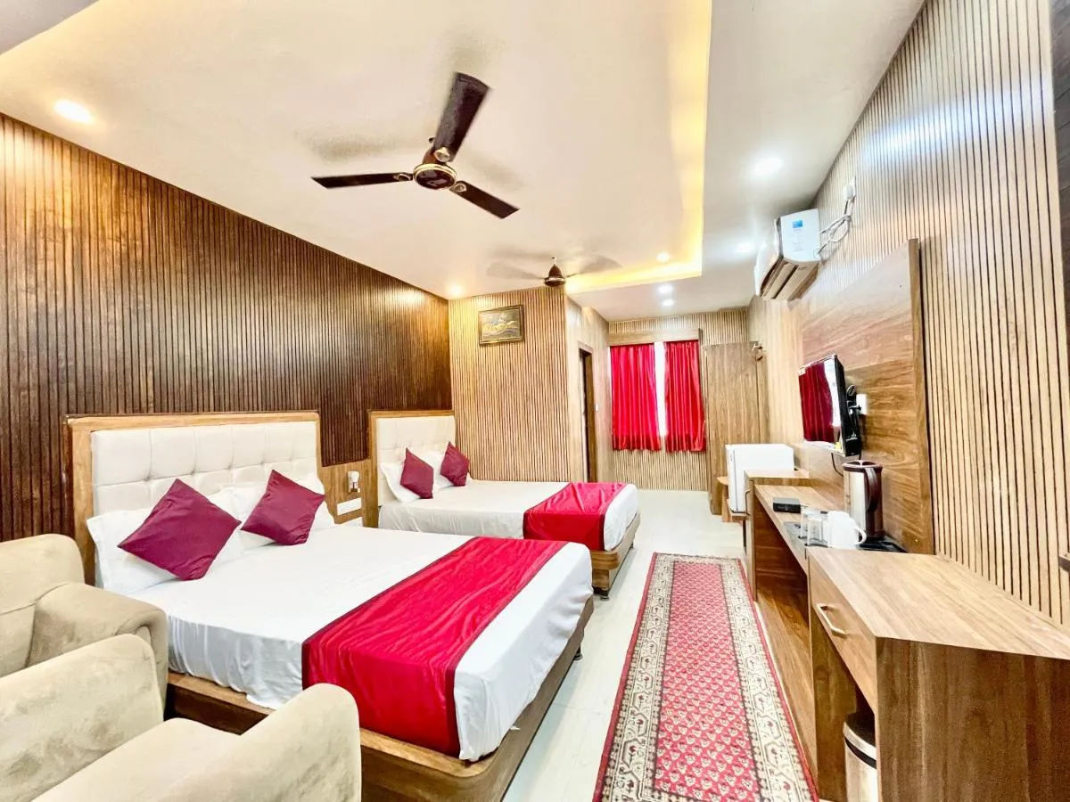 Image 5 of HOTEL SIDDHANT PALACE ! VARANASI fully-Air-Conditioned hotel at prime location, Lift-&-wifi-available, near-Kashi-Vishwanath-Temple, and-Ganga-ghat