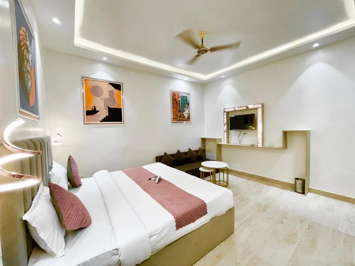 Image 1 of HOTEL THE BANARAS STAY ! VARANASi होटल द बनारस स्टे, பனாரஸ் தங்கும் ஹோட்டல்f, Air-Conditioned hotel with off site Parking availability, near Kashi Vishwanath Temple, and Ganga ghat
